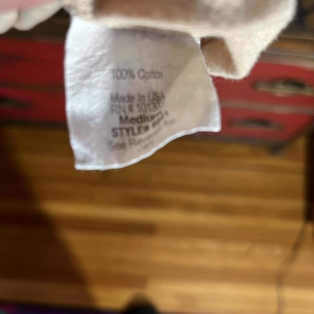 ✨2 for $20✨ Khaki/beige 3/4 length graphic t shirt with green and orange print. - Picture 6 of 8